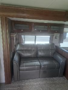 Rear Living Couples Trailer – Spacious & Lightweight - Photo 12