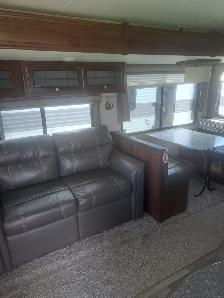 Rear Living Couples Trailer – Spacious & Lightweight - Photo 13