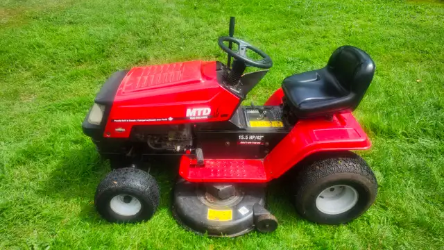 MTD lawn tractor 15.5hp 42'deck $900 ph.902 565-7430
