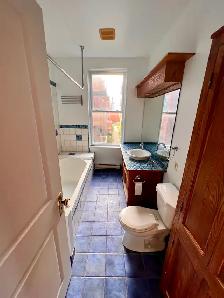 6½ Rosemont Gem, Spacious 3 Bedroom, fully equipped - Photo 10