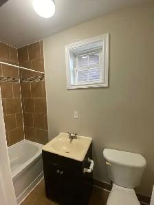 Oshawa Main Floor Legal Bachelor Apt $1499 - Photo 5