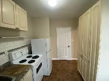 Oshawa Main Floor Legal Bachelor Apt $1499 - Photo 8