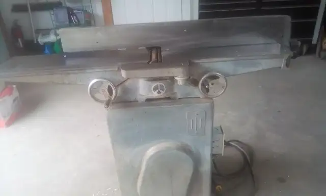 Wood working machine jointer planer table saw and scroll saws