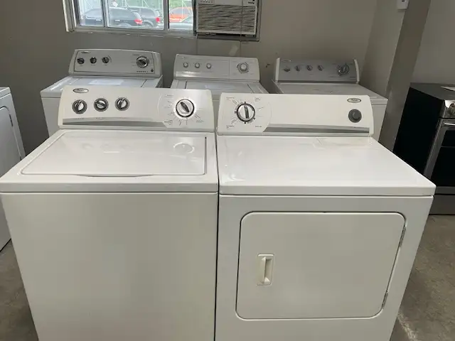 Laveuse sécheuse traditionnelles blanches Whirlpool