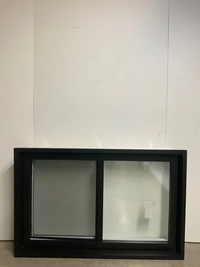 10910CH Fenêtre Coulissante HYBRIDE Noir 2 sect 1 ouvr 55x35 1/2