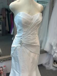 Wedding Dress - Photo 2