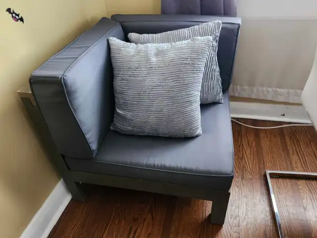 Corner lounge chair