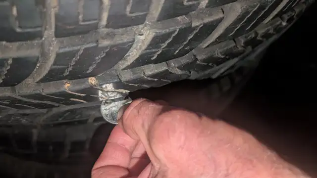 Pneu d'hiver LT245/75R16 M S avec jantes