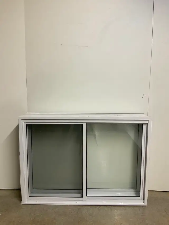 10850CA Fenêtre Coulissante Alum. Blanc 2 sect 2 ouvr 46 1/2x33