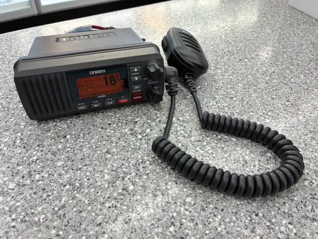 Uniden UM385 25-Watt Fixed Mount Marine VHF Radio