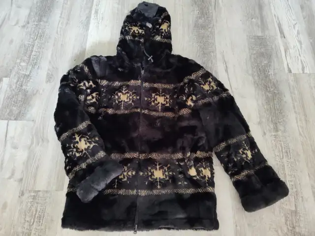 Lightweight and soft faux fur jacket size M