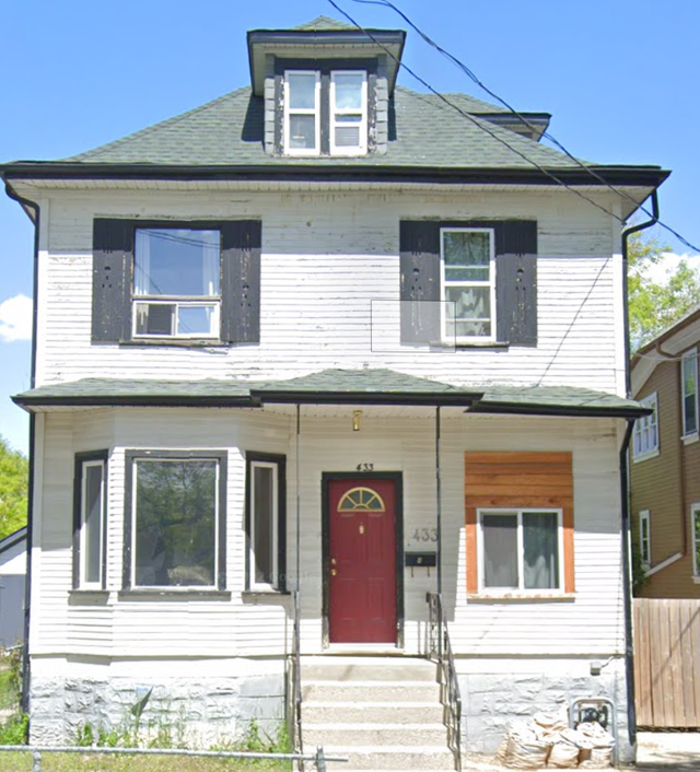 4 Bedroom 1 Bathroom Rental - 433 Burrows Ave