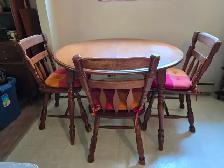 Vintage Solid maple dining set with 4 chairs