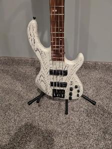 Tribe Avalanche 4 string bass guitar - Photo 9