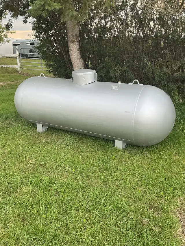 1000 Gallon Propane tank