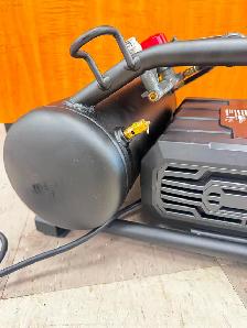 Briggs&Stratton 3 Gal 155 PSI Portable Air Compressor 074033-00 - Photo 2