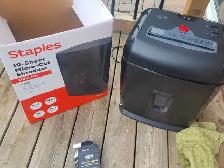 Staples 10-Sheet Micro-Cut Shredder