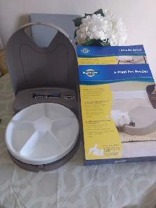 distributeur de nourriture pour chiens et chats