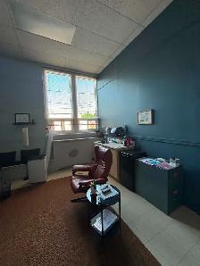 Bureau professionnel à sous-louer - Photo 2