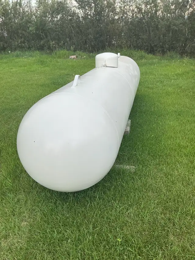 1000 Gallon Propane tank