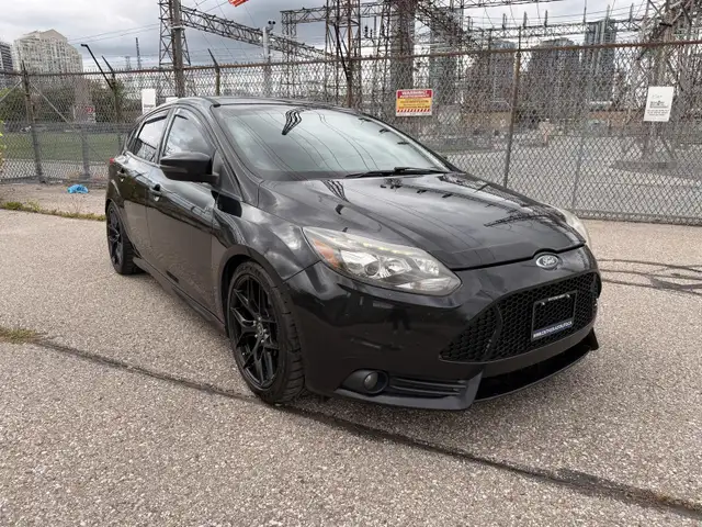 2014 Ford Focus ST - LOADED- CLEAN- CERTIFIED