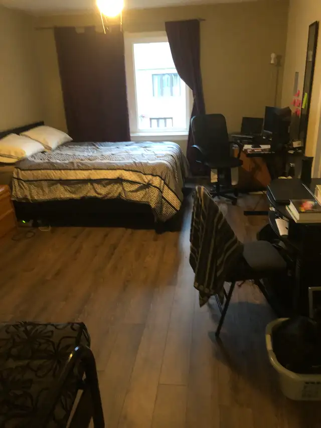 Masterbedroom with own bathroom and walk in closet for rent