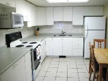 Masterbedroom with own bathroom and walk in closet for rent - Photo 2