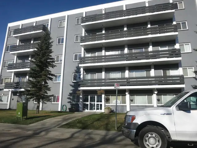 #7361 -1 Bed/1 Bath Condo $1450 Available Oct 1st  H/W incl.