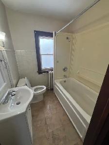 2 Bedroom in Niagara Falls Near Hospitality District - Photo 14