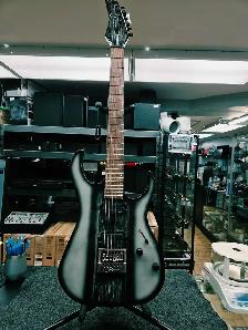 Guitare guérilla custom   case