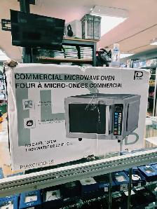 Four micro-onde commercial