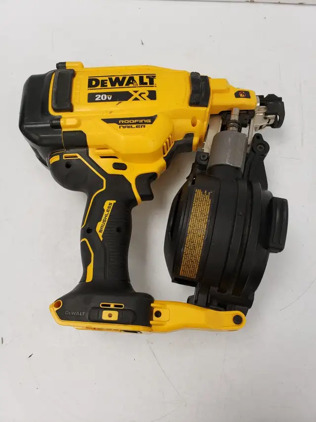 (9920483) Dewalt DCN45RN Roofing Nailer