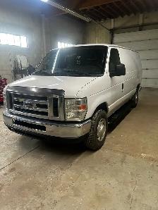 2011 Ford E250 Cargo Van - Photo 2