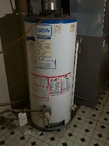 40  Natural Gas Hot Water Tanks – Tested – Bulk Lot - Photo 2