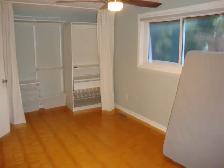 Beautifully Renovated Townhouse Near U of G and all Amenities - Photo 4