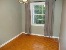 Beautifully Renovated Townhouse Near U of G and all Amenities - Photo 5