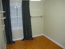 Beautifully Renovated Townhouse Near U of G and all Amenities - Photo 6