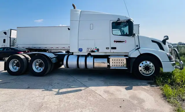 NOW HIRING — WASH BAY ATTENDANT / SEMI-TRUCK DETAILER