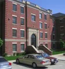 SUMMER $695 SUBLET — FEMALE ONLY ON CAMPUS WESTERN - Photo 6