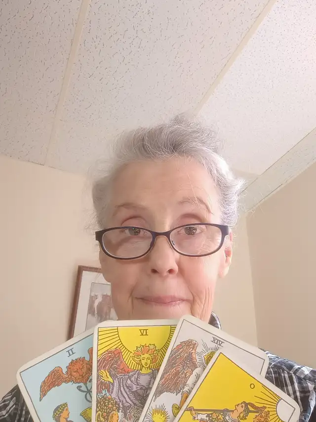 Tyrra offers Tarot and Astrology Consultations