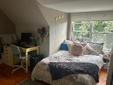 Looking for Female Roommate for a Four Bedroom / 1 Bathroom Apt - Photo 24