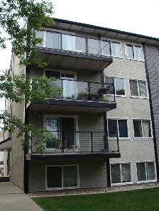 Quiet condo, easy access to MacEwan, NAIT and U of A