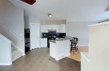 #3402 - Beautiful 2 Bedroom Upper Level $1800 HWP incl, Sept 1st - Photo 7