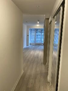 new 1 1 condo at 400 King St, move in now - Photo 12