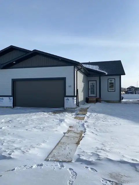 Beautiful Duplex with Double Attached Garage in Blackfalds