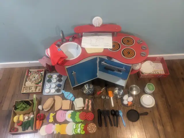 Melissa & Doug Toy Kitchen Total Package