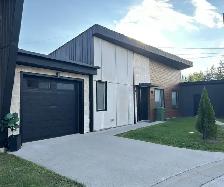 2 Bdrms/ 2 bthrms/ Garage/ Townhouse Shiraz Gardens 50