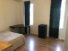 Room  with Private shower and a shared kitchen. walking distance - Photo 4