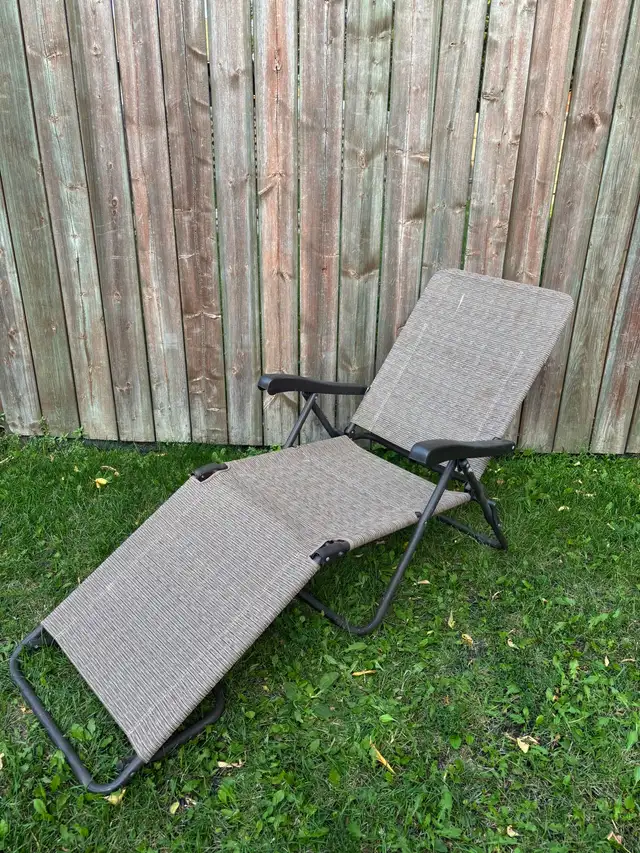 Reclining Lawn Chair