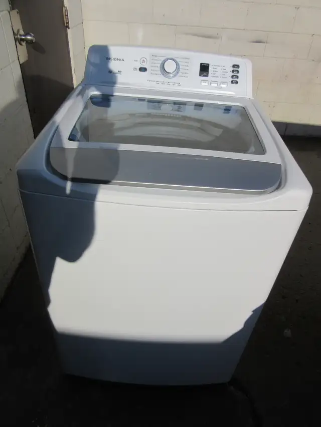 NEWER INSIGNIA WASHER LIKE NEW